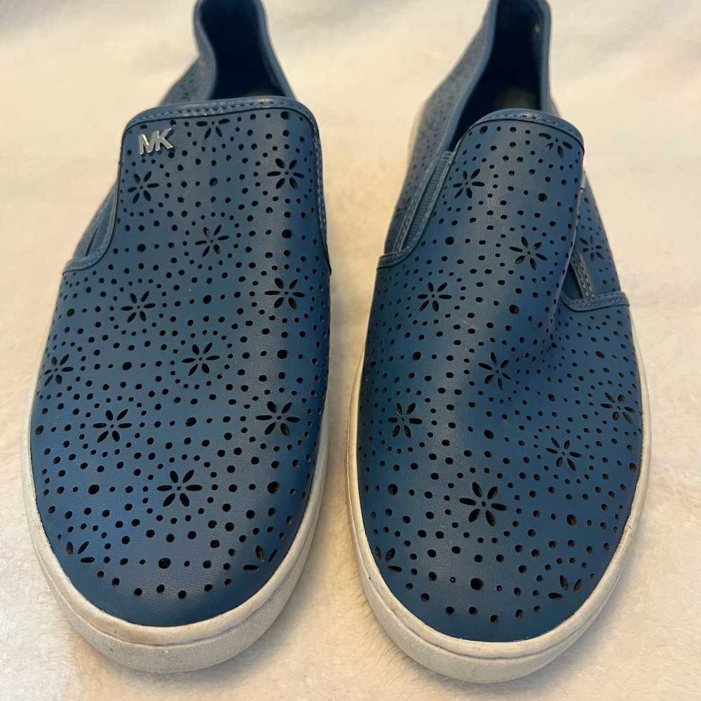 Michael Kors women’s Perforated Blue slide-ons